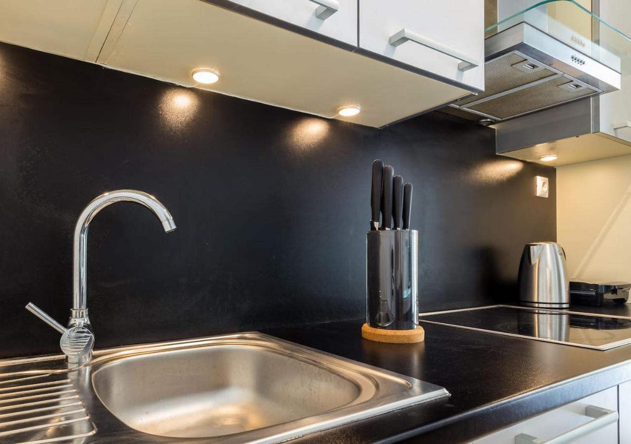 Elegant Apartment W Great Balcony In Vouliagmeni Athene Buitenkant foto