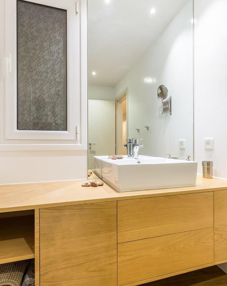Elegant Apartment W Great Balcony In Vouliagmeni Athene Buitenkant foto